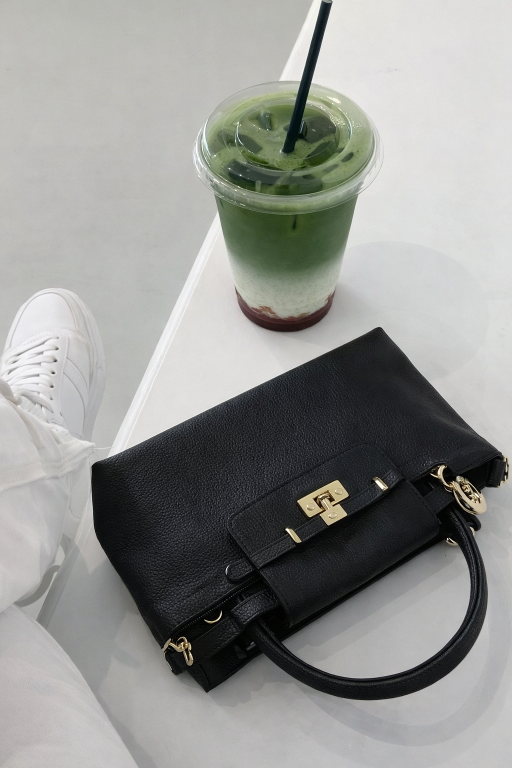 How to Build a Faceless Brand Using AI (And Make Money in 2026)